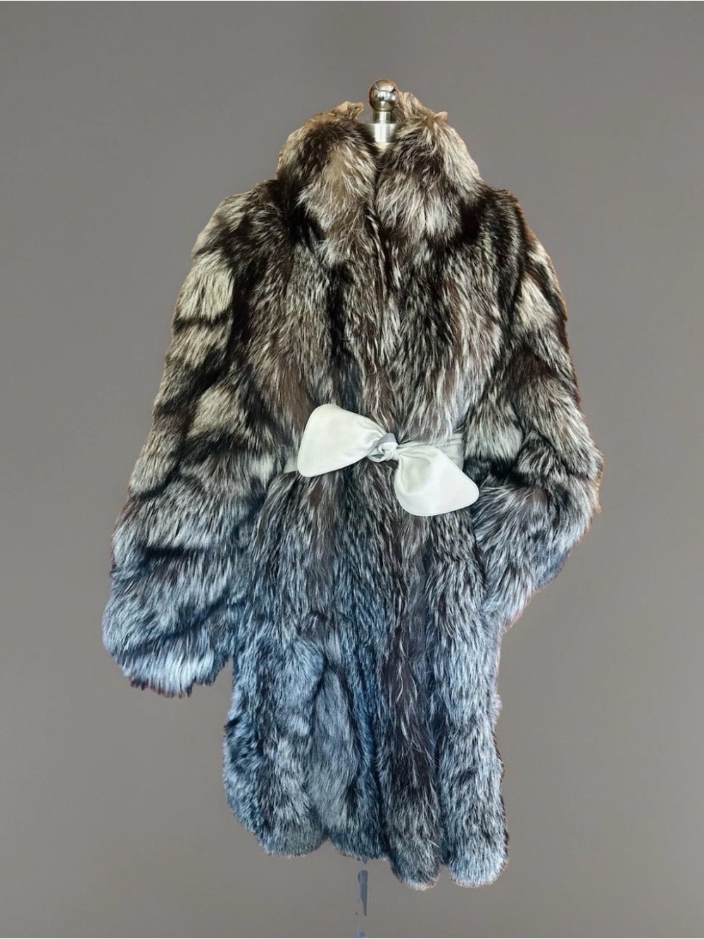 STUNNING GENUINE SILVER FOX FUR COAT STROLLER LENGTH EUC!